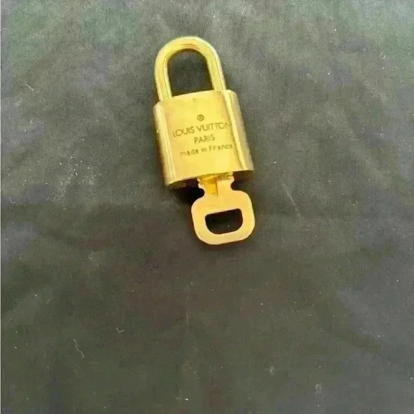 Louis Vuitton lock and key- 300 series number I have 12 different #s comes  bag - Picture 4 of 6
